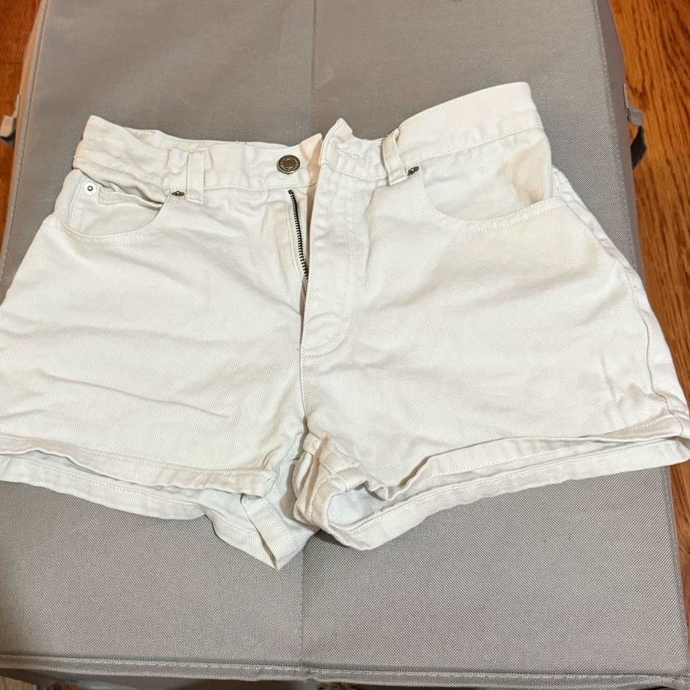 LONDONJEAN White Jean Shorts Relaxed Fit Mid-Thigh
